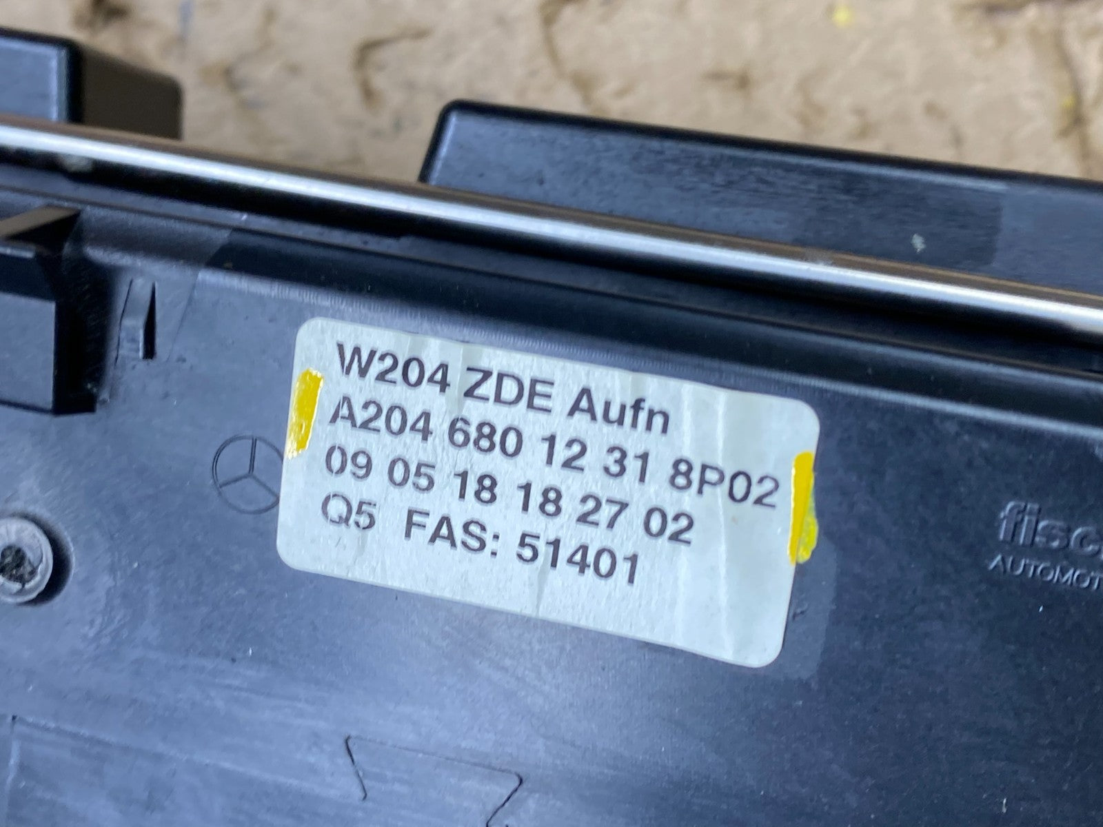 2008-2011 Mercedes W204 C300 Navigation Display Screen Monitor w/Cover X1630 DG7