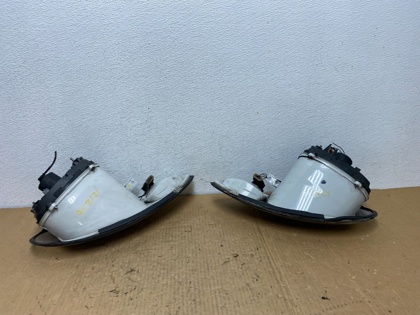 1996 to 1999 Mercury Sable Left+Right Side Set Halogen Headlights AC8121 DG8
