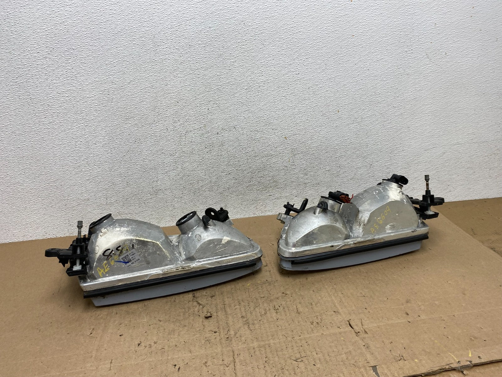 2000 to 2001 Toyota Camry Front Left+Right Side Headlights AE6609 DW6