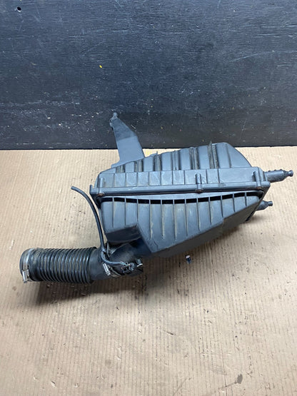 2010-2013 Land Rover Range Rover 5.0L Left Air Filter Cleaner Box C19592