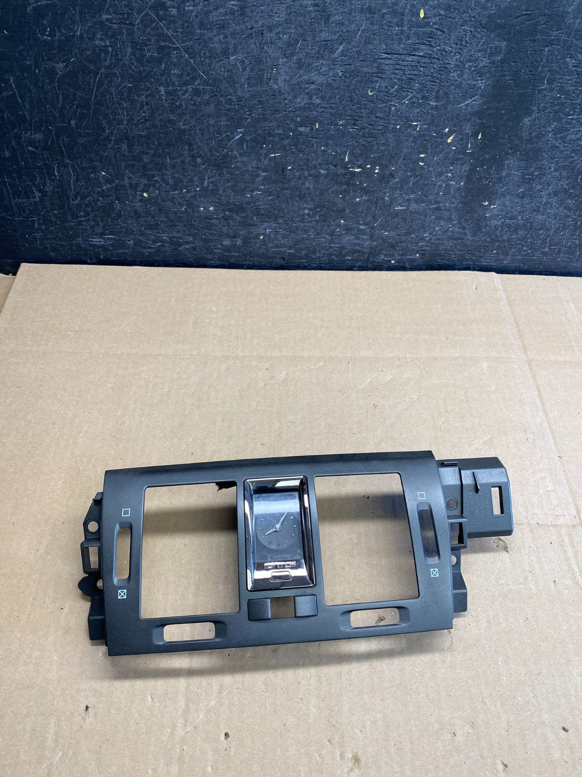2006 to 2011 Cadillac DTS Dash Center Air Vent Heater Bezel ai3004 DG0