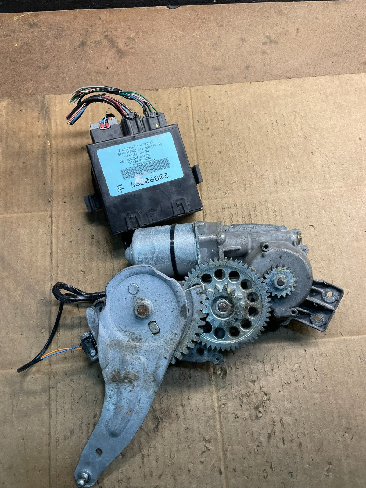 2009 to 2016 GMC Acadia Rear Trunk Liftgate Power Motor Actuator OEM y7357 DG3