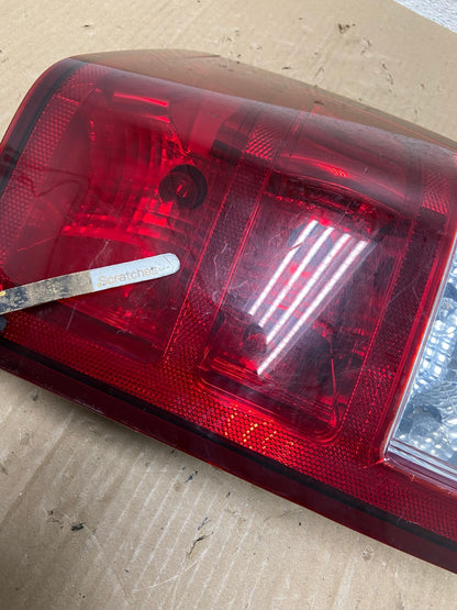 2005 - 2006 Jeep Grand Cherokee Right Passenger Rh Tail Light AI1282 LK3