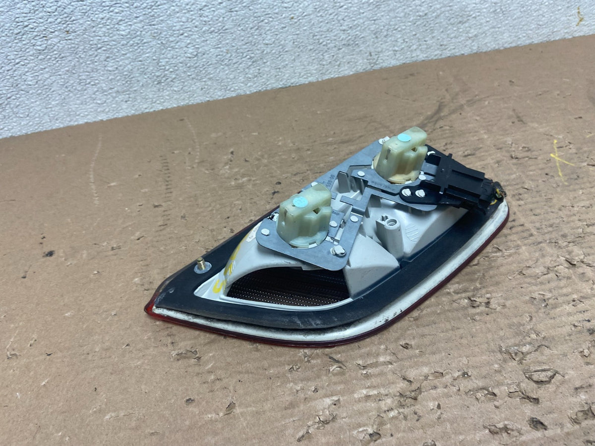 1998-2003 Mercedes Benz CLK Inner Left Driver LH Side Tail Light Lamp R0955 DW4