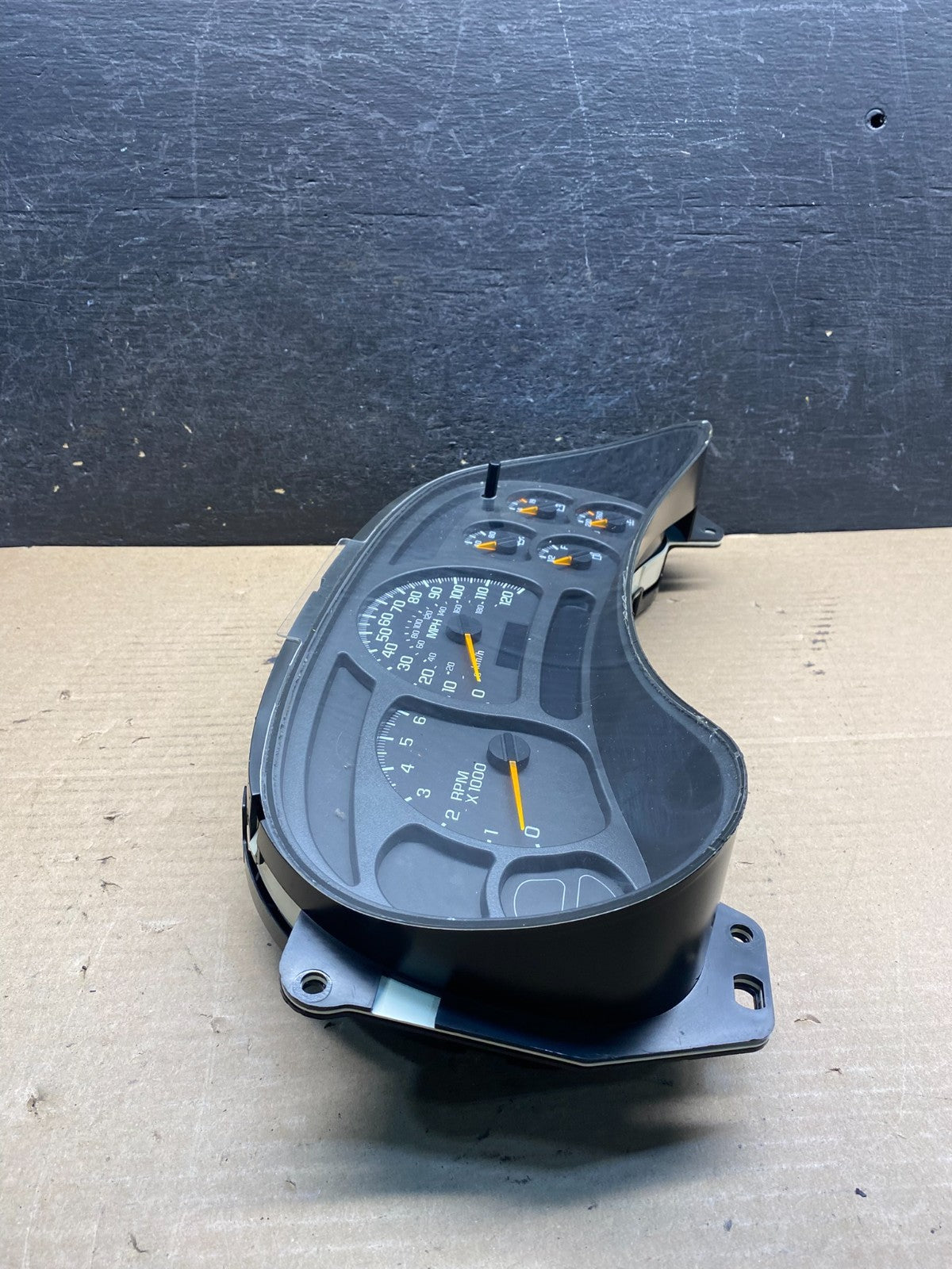 2003 to 2006 Chevrolet Silverado Speedometer Instrument Cluster AH9770 DW1