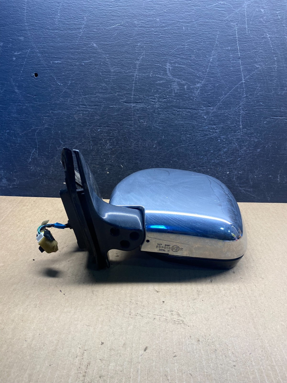 1997 to 2002 Mitsubishi Montero Left Driver Side View Door Mirror AG61873