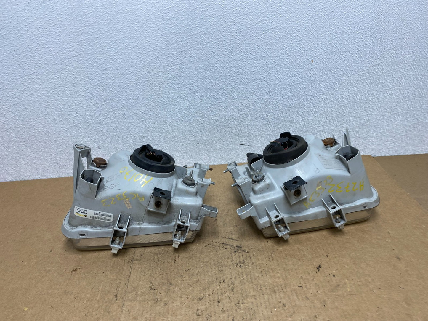 1999-2004 Nissan Pathfinder Left+Right Side Set Halogen Headlights AC3323 DW7