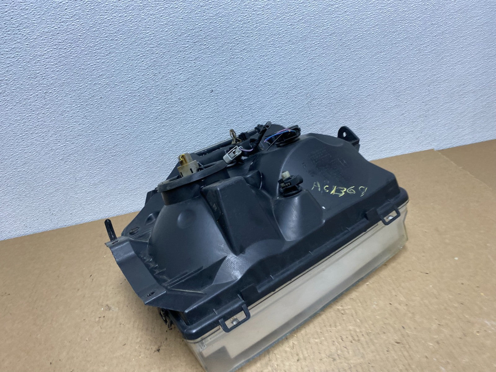 2008-2014 Ford Econoline E150 E250 E350 Left Driver LH Headlight OEM AC1369 DW7