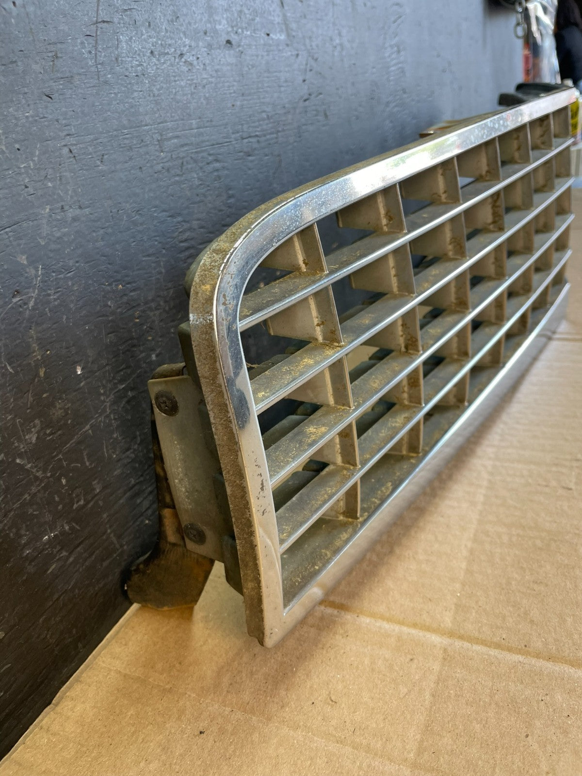 1994 1995 1996 Cadillac Deville Front Upper Grill Grille AC2204 DG2