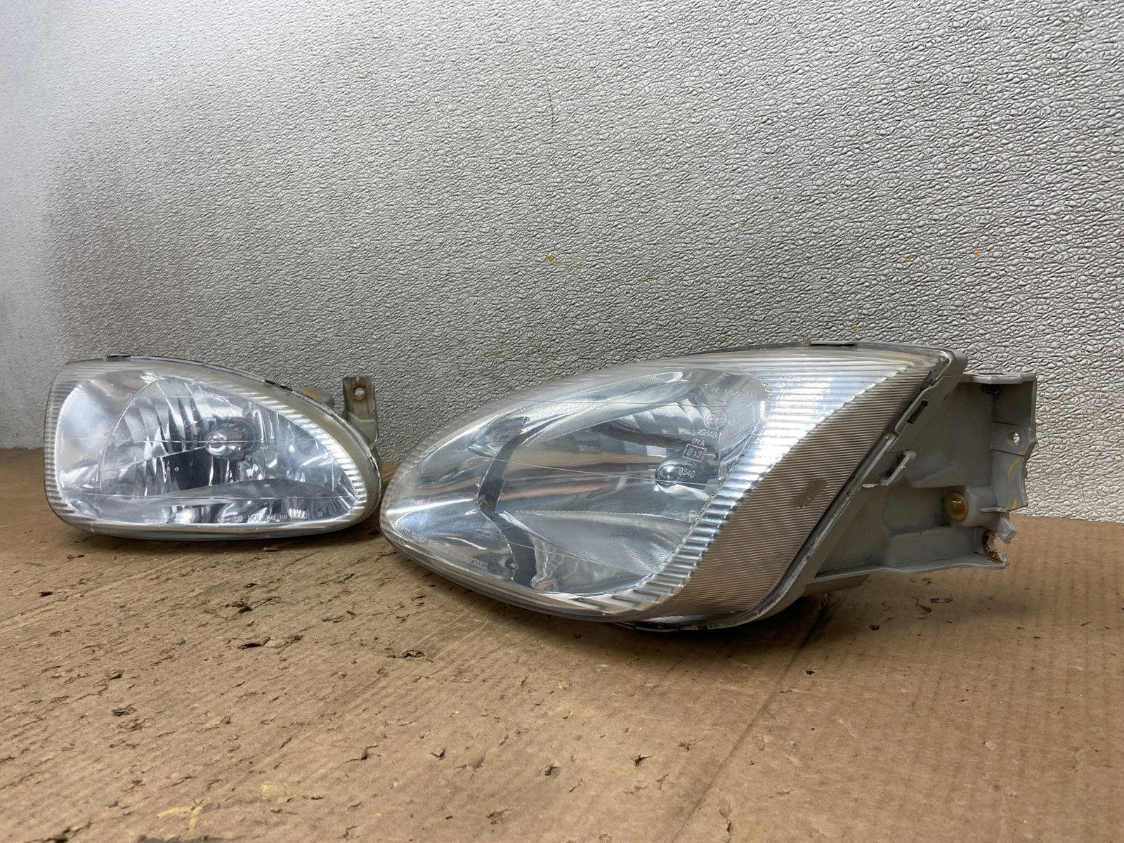 1999 2000 Hyundai Elantra Left+Right Side Set Halogen Headlights AA8542 DG1