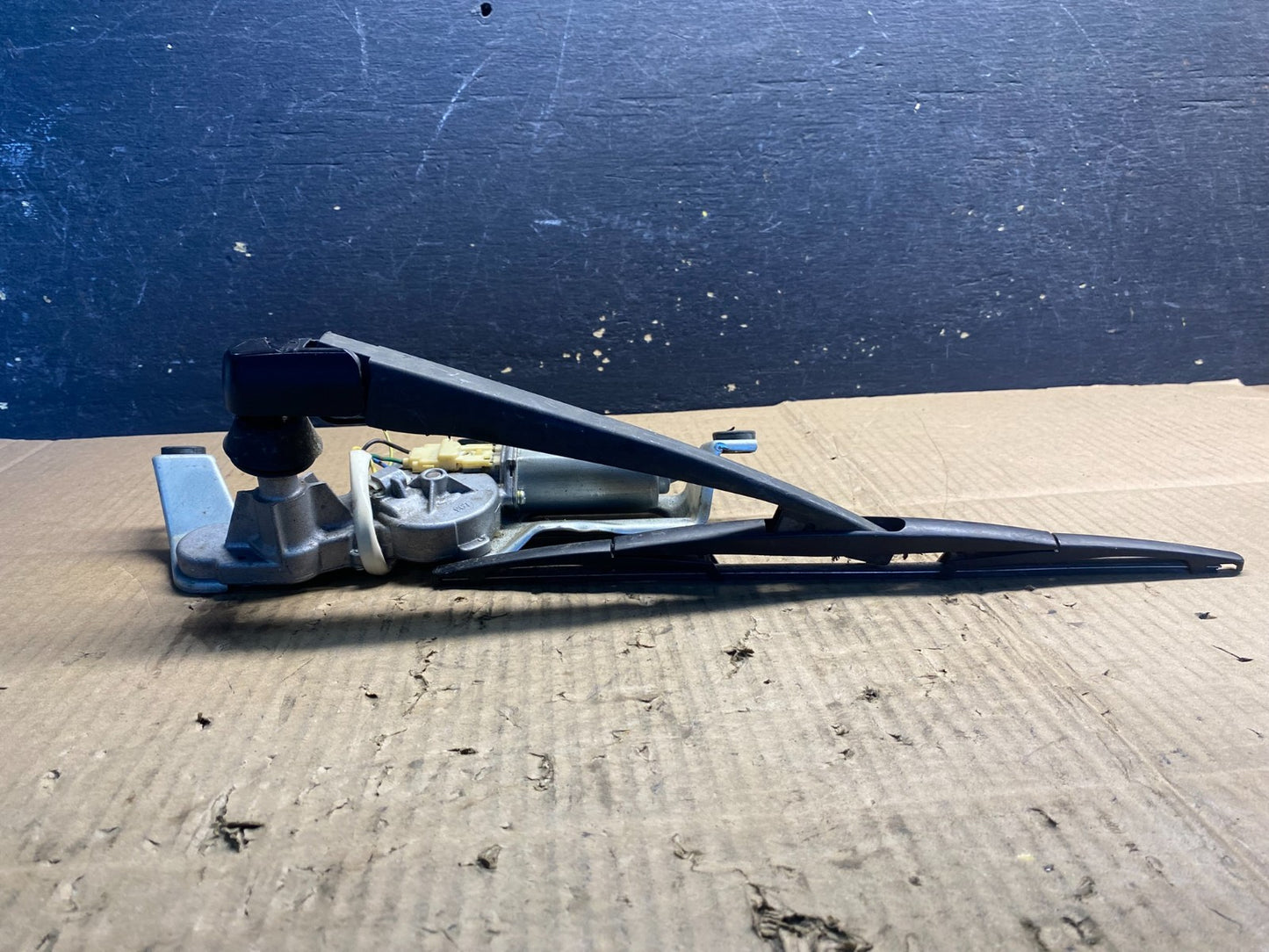 2005 to 2009 Subaru Legacy Outback Rear Windshield Wiper Motor aa7491 DG3