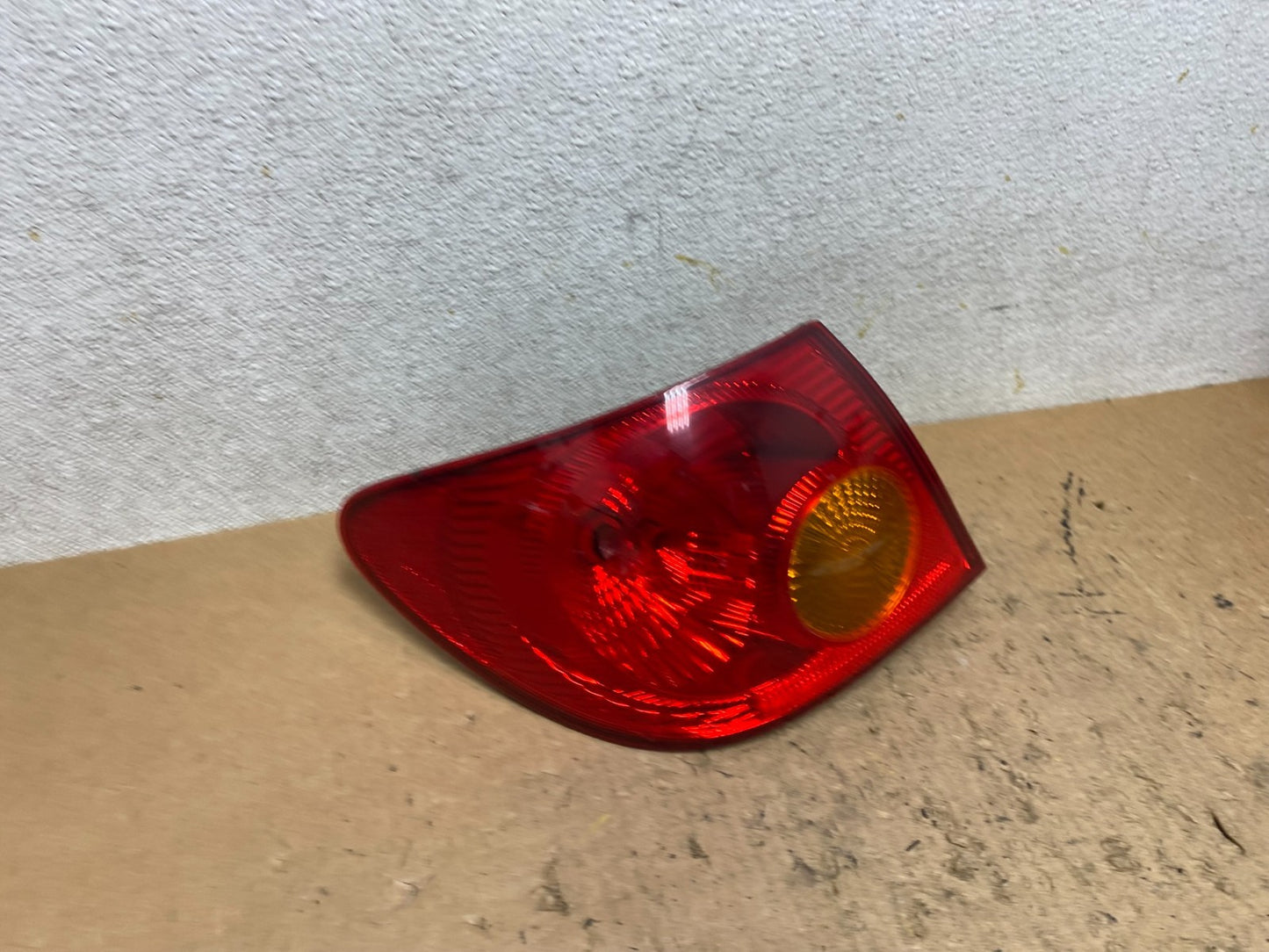 2003 to 2005 Toyota Corolla Left Driver Lh Side Tail Light Oem Q8732 DW2