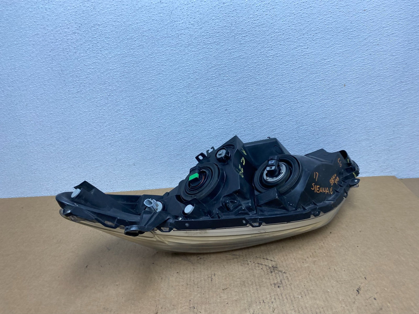 2011-2014 Toyota Sienna Right Passenger RH Halogen Headlight AC2961 DW6
