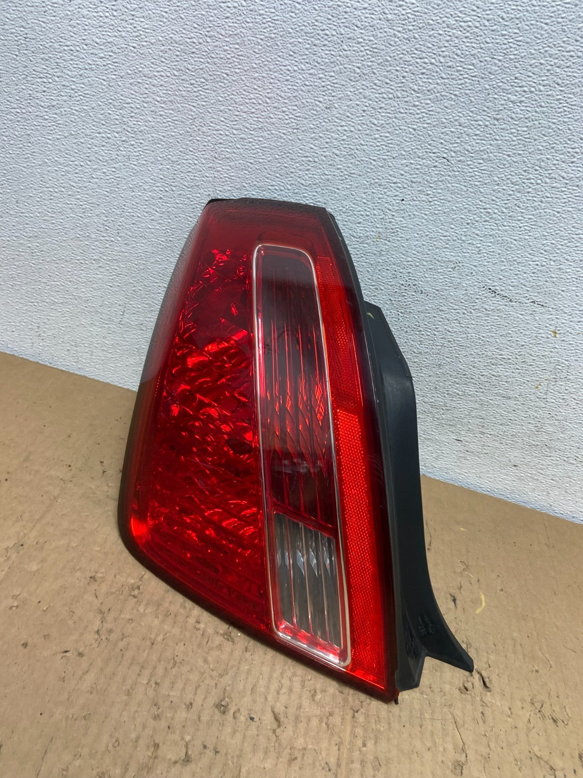 2007 to 2009 Kia Amanti Left Driver Side Tail Light AD2542 DW0