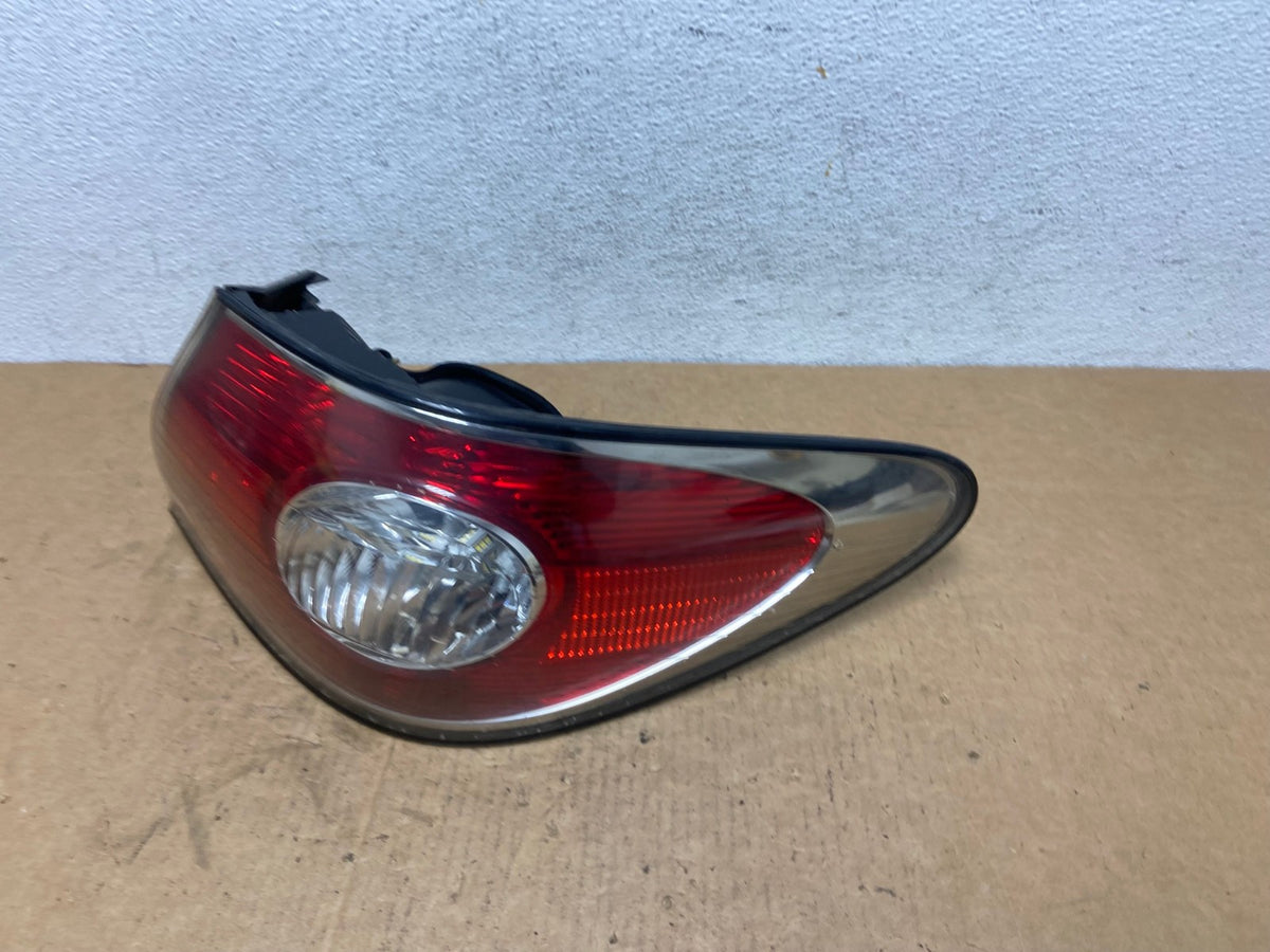 2002 to 2004 Lexus ES300 ES330 Right Passenger Side Tail Light AD4757 LK1