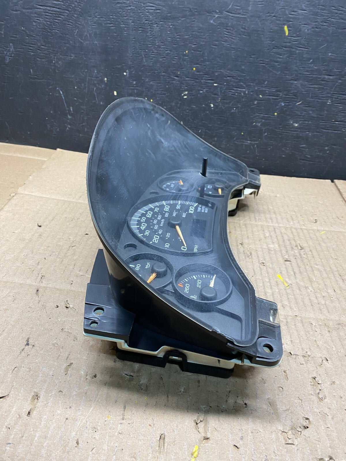 2004 to 2007 Chevrolet Express Speedometer Cluster Gauge L6768 DG11