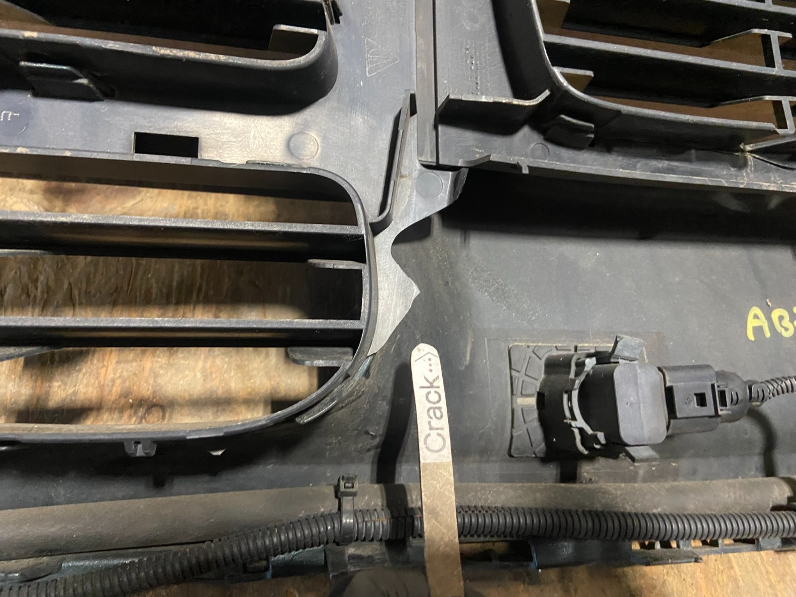 2003 to 2006 Porsche Cayenne Front Bumper Cover AB791612