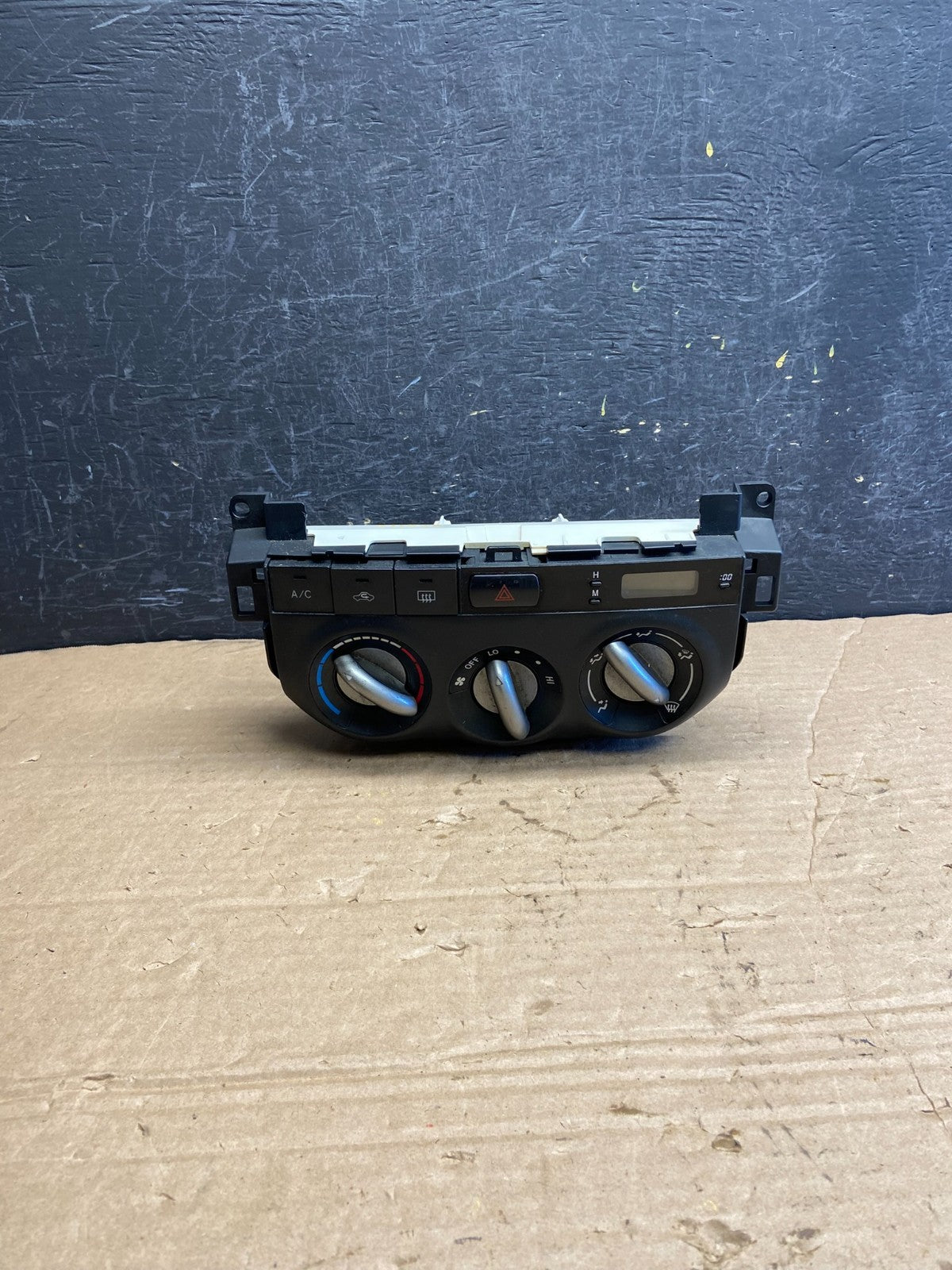 2001 - 2003 Toyota RAV4 A/C Heater Climate Control Unit Switch AF2116 DG0