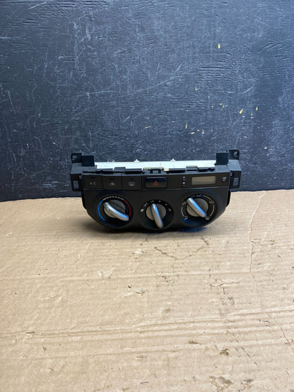 2001 - 2003 Toyota RAV4 A/C Heater Climate Control Unit Switch AF2116 DG0