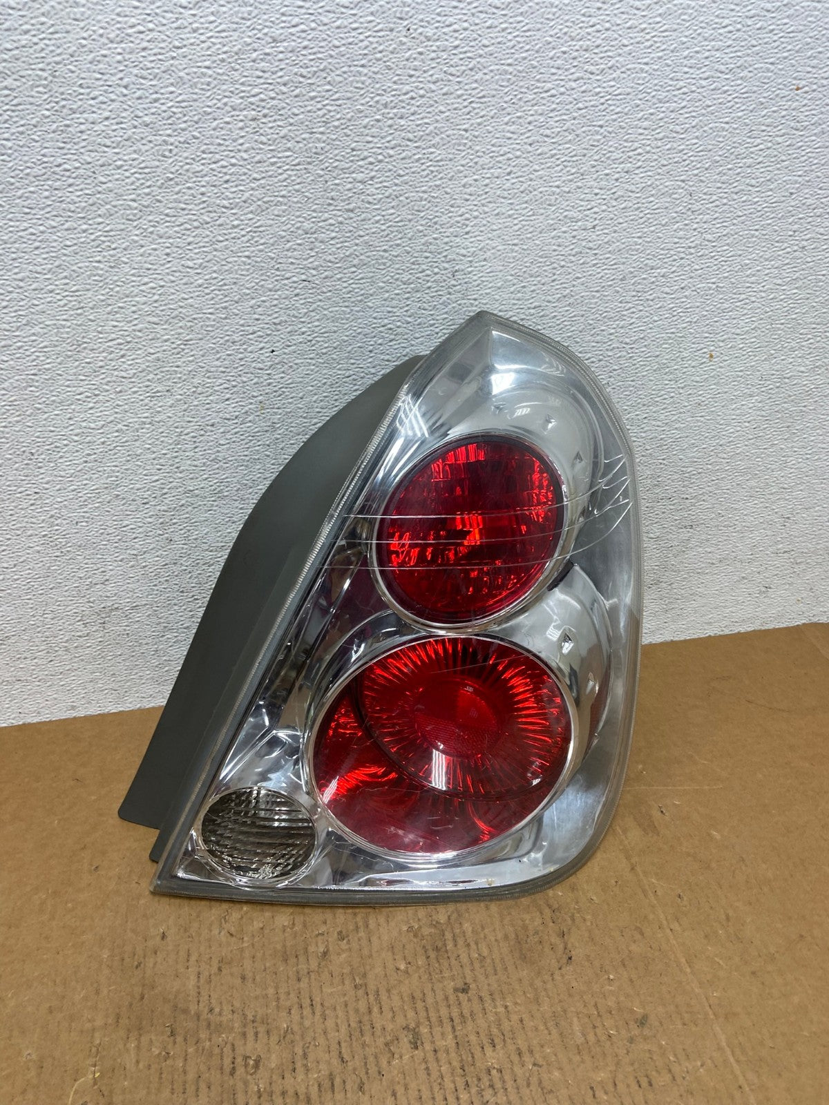 2005 to 2006 Nissan Altima Tail Light Right Passenger RH Side AE0679 LK0