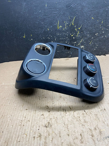 2011 to 2017 Jeep Compass Dash Climate Temperature Control Radio Bezel Y7966 DG1