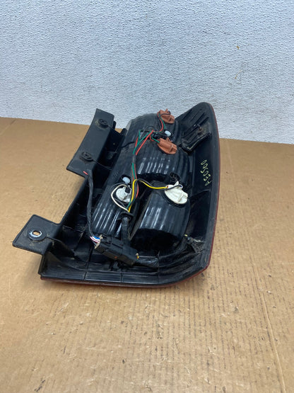 2007 to 2010 Hyundai Entourage Left Driver LH Side Tail Light AE0500 LK6