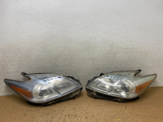 2010 - 2011 Toyota Prius Left+Right Blue Halogen Headlights V8299 DW0