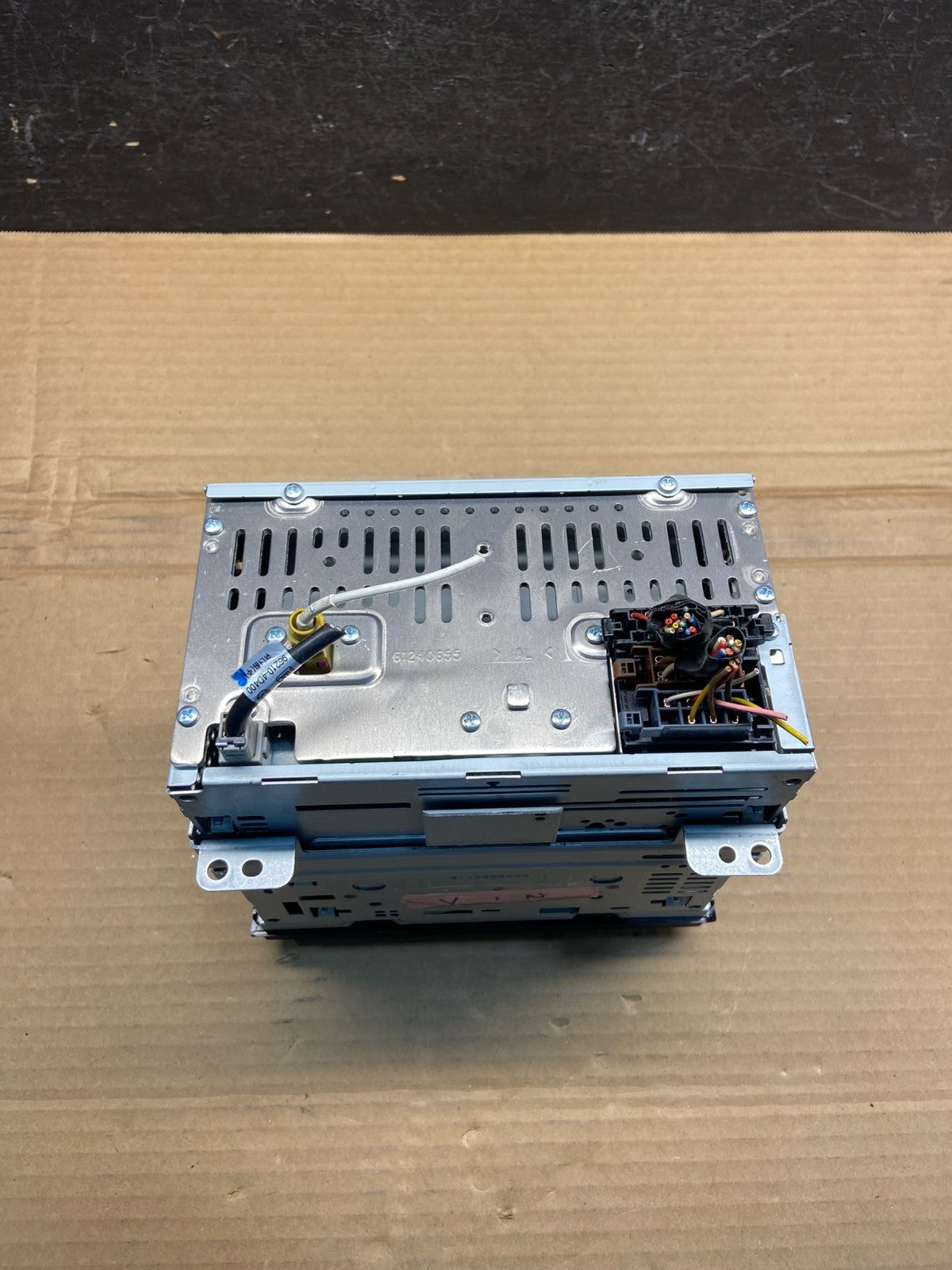 2011 to 2014 Kia Sedona Radio Stereo Receiver AM FM CD Player Sirius AE2536 DG5