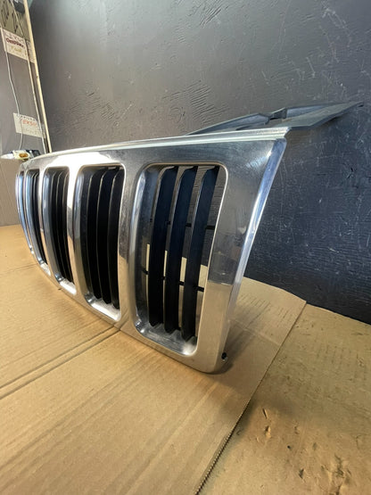 2005 2006 2007 Jeep Grand Cherokee Front Upper Grill Grille AC5311 DG2