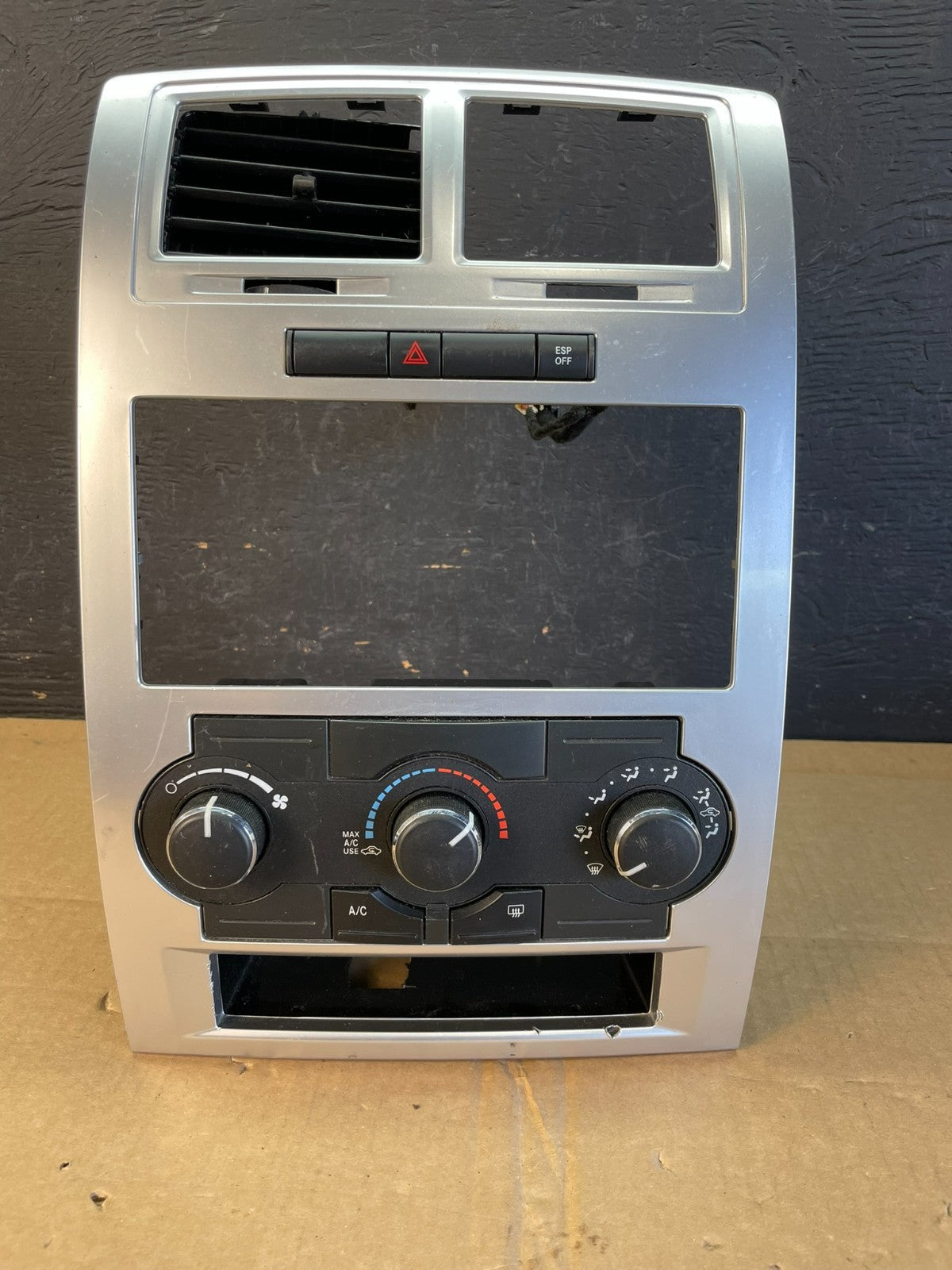 2008 - 2010 Dodge Charger Dash Climate Temperature Control Radio Bezel AC5464 DG0