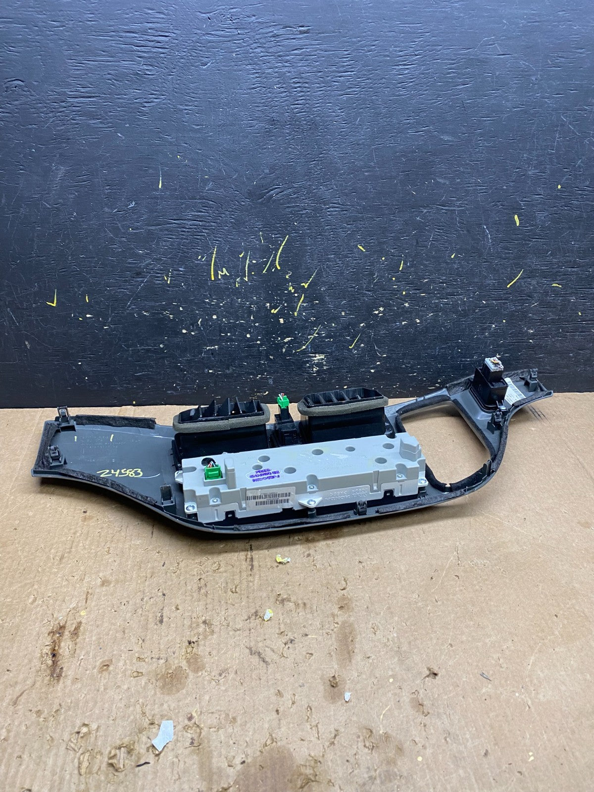 2005 to 2010 Honda Odyssey  Radio Climate Control Dash Trim Bezel Z4583 DG4