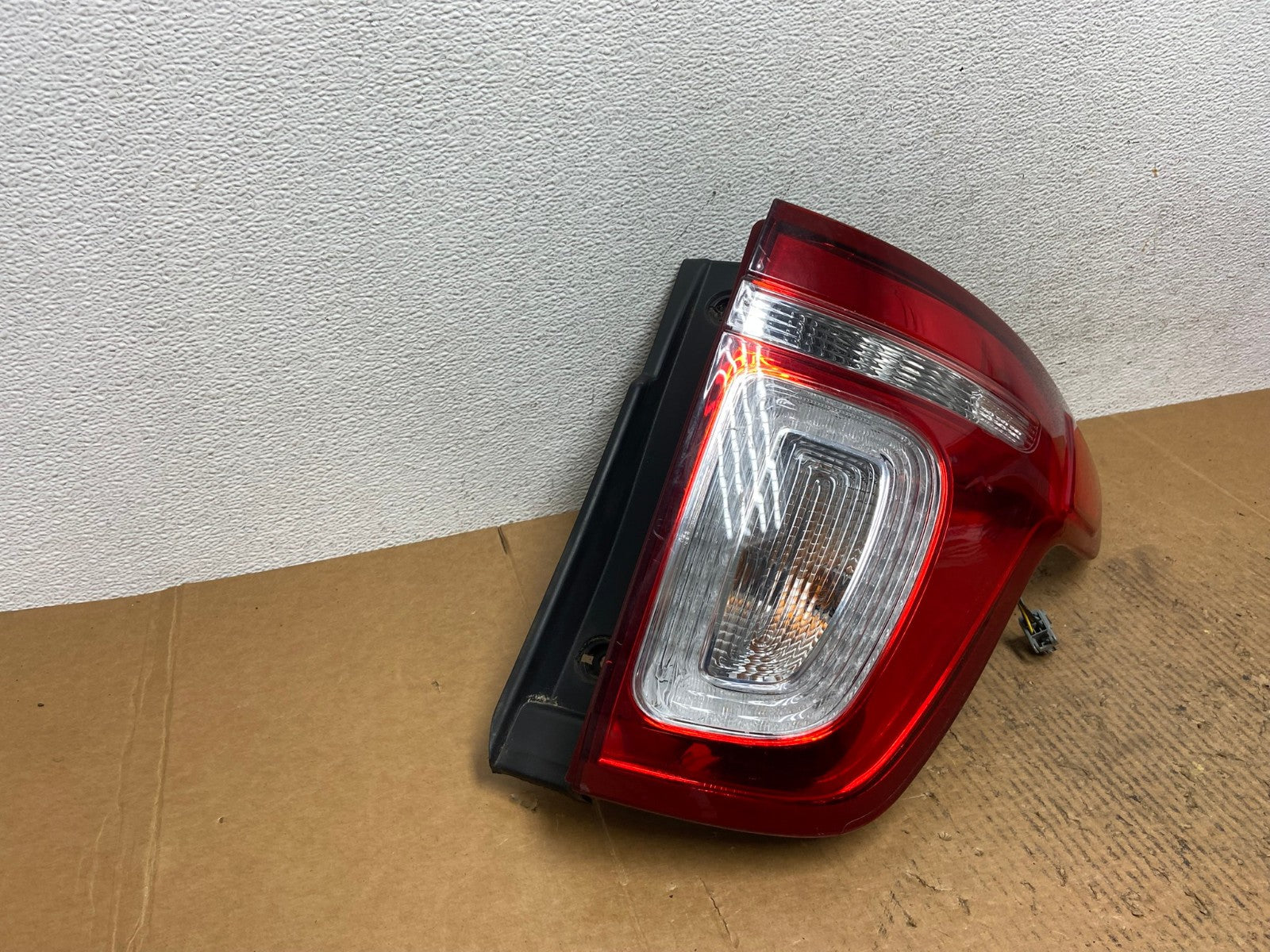 2011-2015 Ford Explorer Police Package Right Passenger Tail light AE1599 LK2