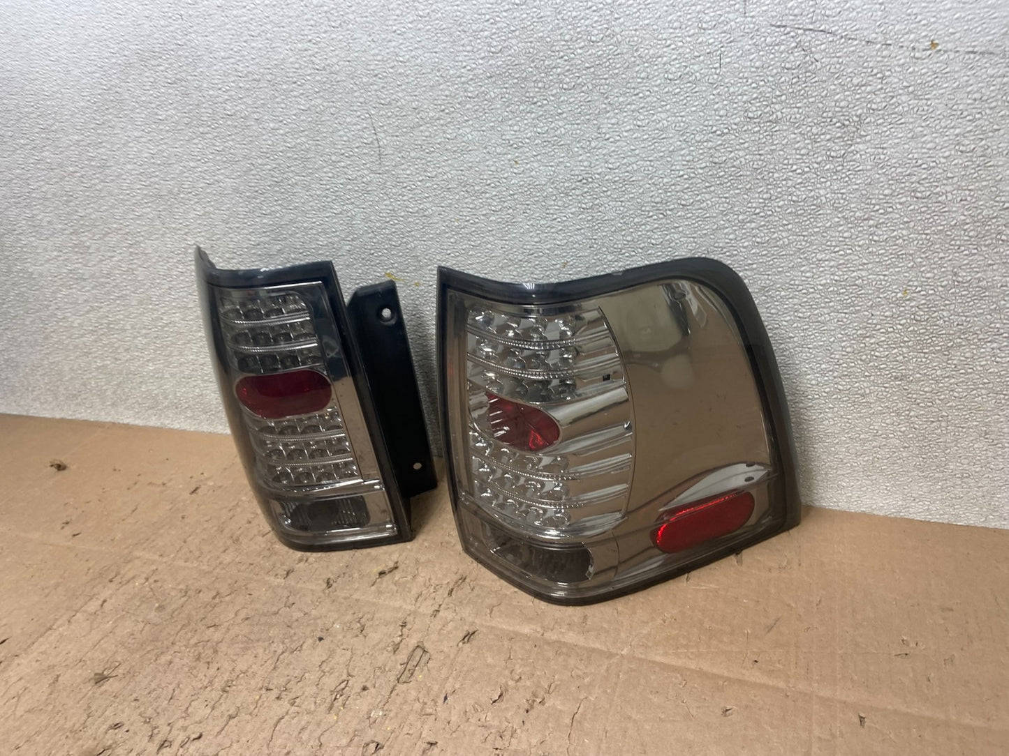 2007 - 2012 Ford Expedition Left + Right  Side Set Tail lights Y4985 PS1