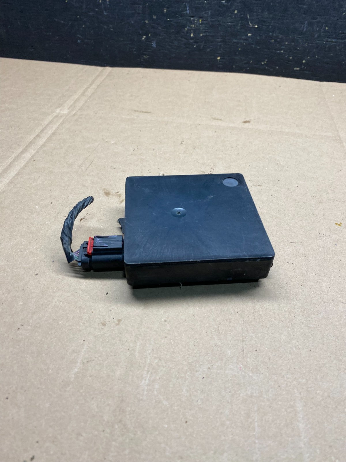 2013 to 2018 Ford Lincoln Rear Radar Blind Spot Module r8716 DG2