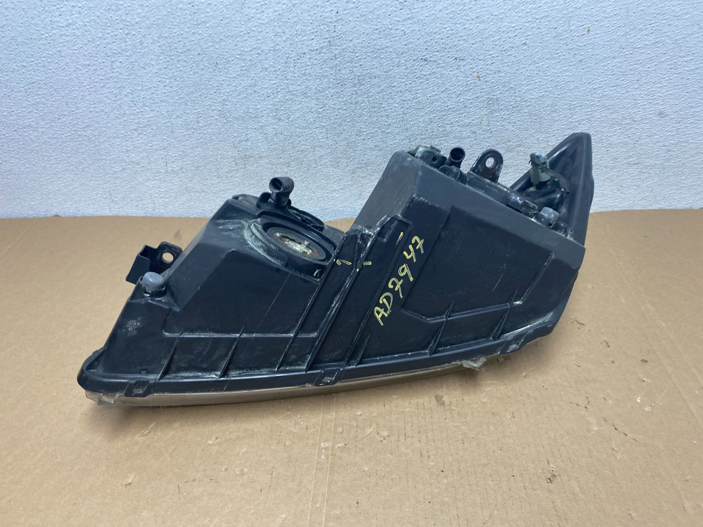2009 to 2017 Dodge Journey Headlight Right Passenger Rh Halogen AD7947 DW8