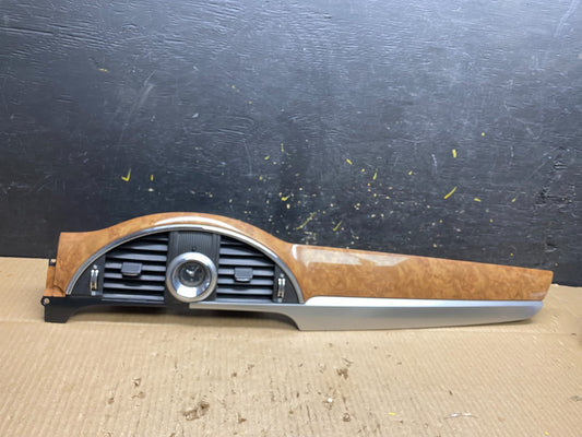 2008 to 2017 Buick Enclave Dash Center Clock Bezel Air Vent Trim Oem V1546 DG0