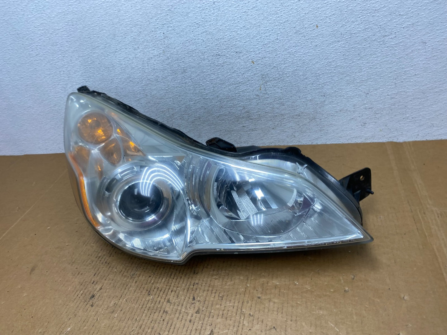 2010-2012 Subaru Legacy Outback Right Passenger Headlight AE0374 DW1
