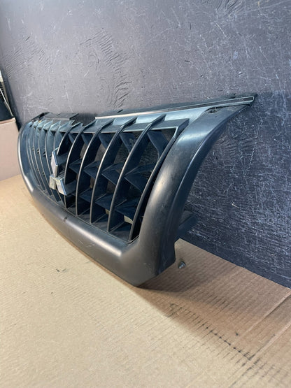 2000 2001 Mitsubishi Montero Front Upper Grill Grille af3781 DG1