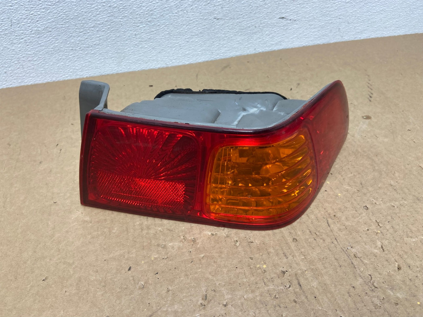 2000 to 2001 Toyota Camry Right Passenger Rh Tail Light OEM AC1323 LK0