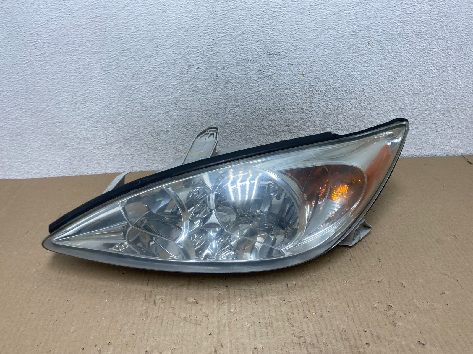 2002 2003 2004 Toyota Camry Left Driver Lh Side Halogen Headlight AE9702 DW0