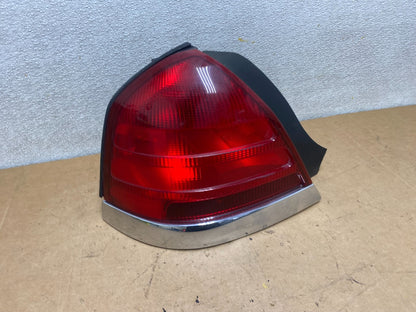 1998-2003 Ford Crown Victoria Left Driver Lh Side Tail Light Oem X4940 DW0