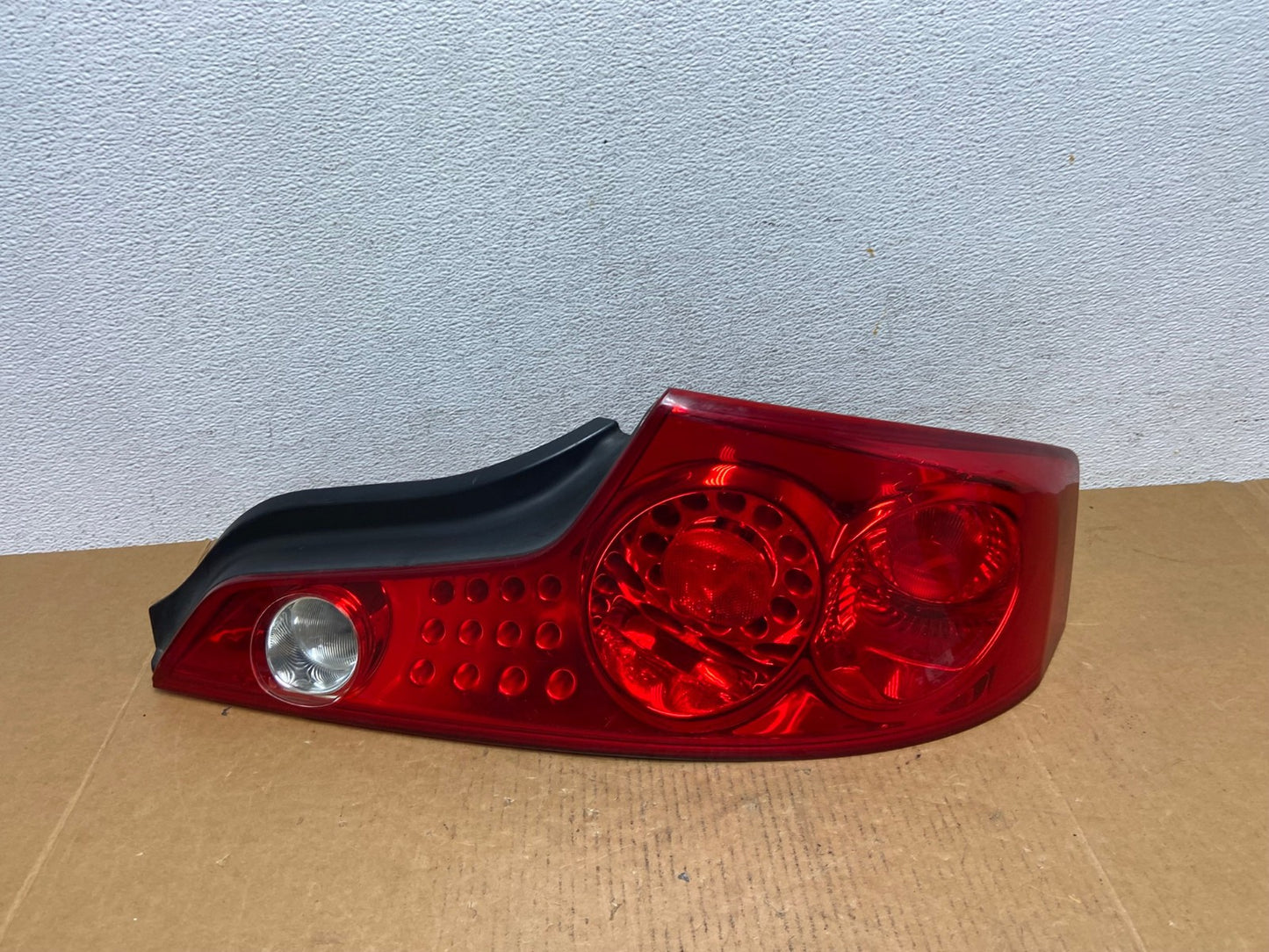 2003 - 2005 Infiniti G35 Coupe Right Passenger Rh Outer Tail Light AD9212 LK0