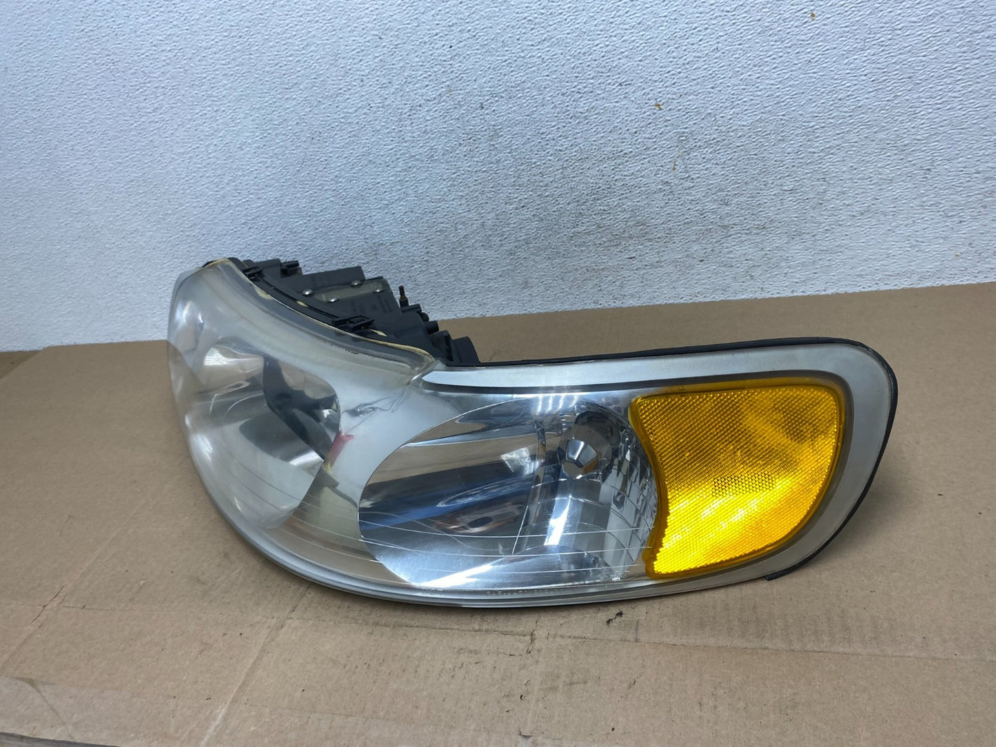 1999-2001 Lincoln & Town Car Left Driver LH Headlight Halogen AE6669 DW1