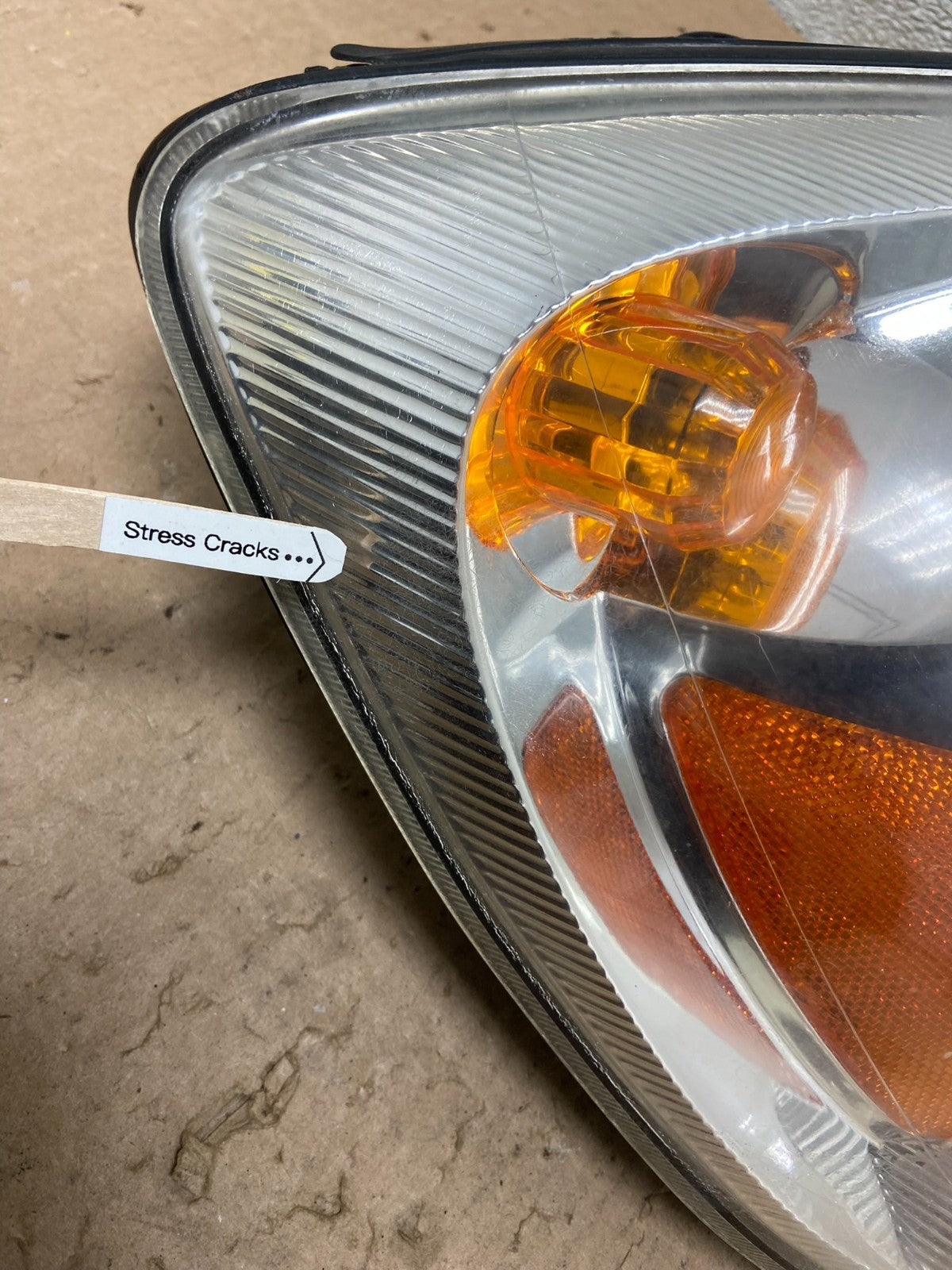 2005 to 2006 Kia Sportage Right Passenger RH Halogen Headlight OEM Y2971 DW4