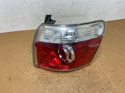 2007 to 2012 GMC Acadia Halogen Tail Light Right Passenger RH Side AE0313 LK0