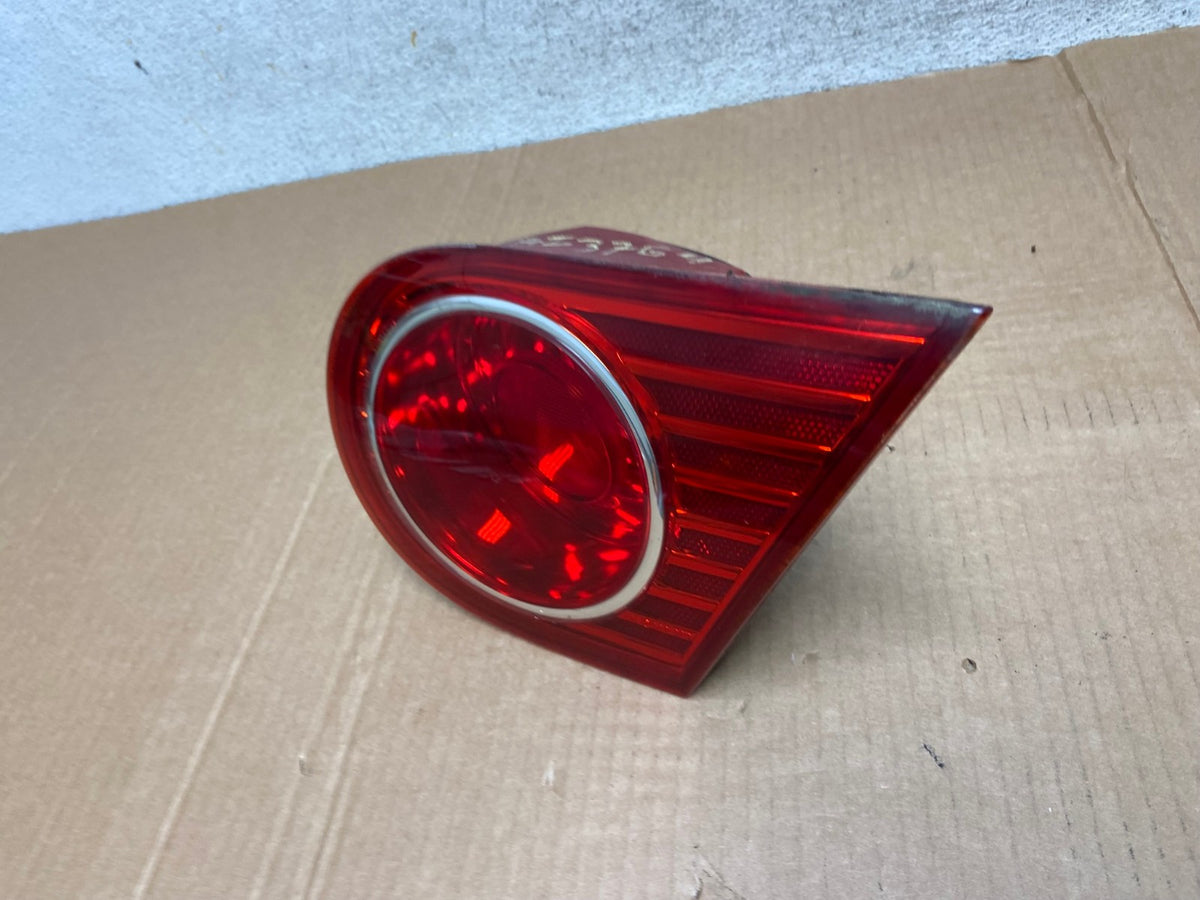 2004 2005 2006 Kia Amanti Right Passenger Side Tail Light Inner AI3764 LK1