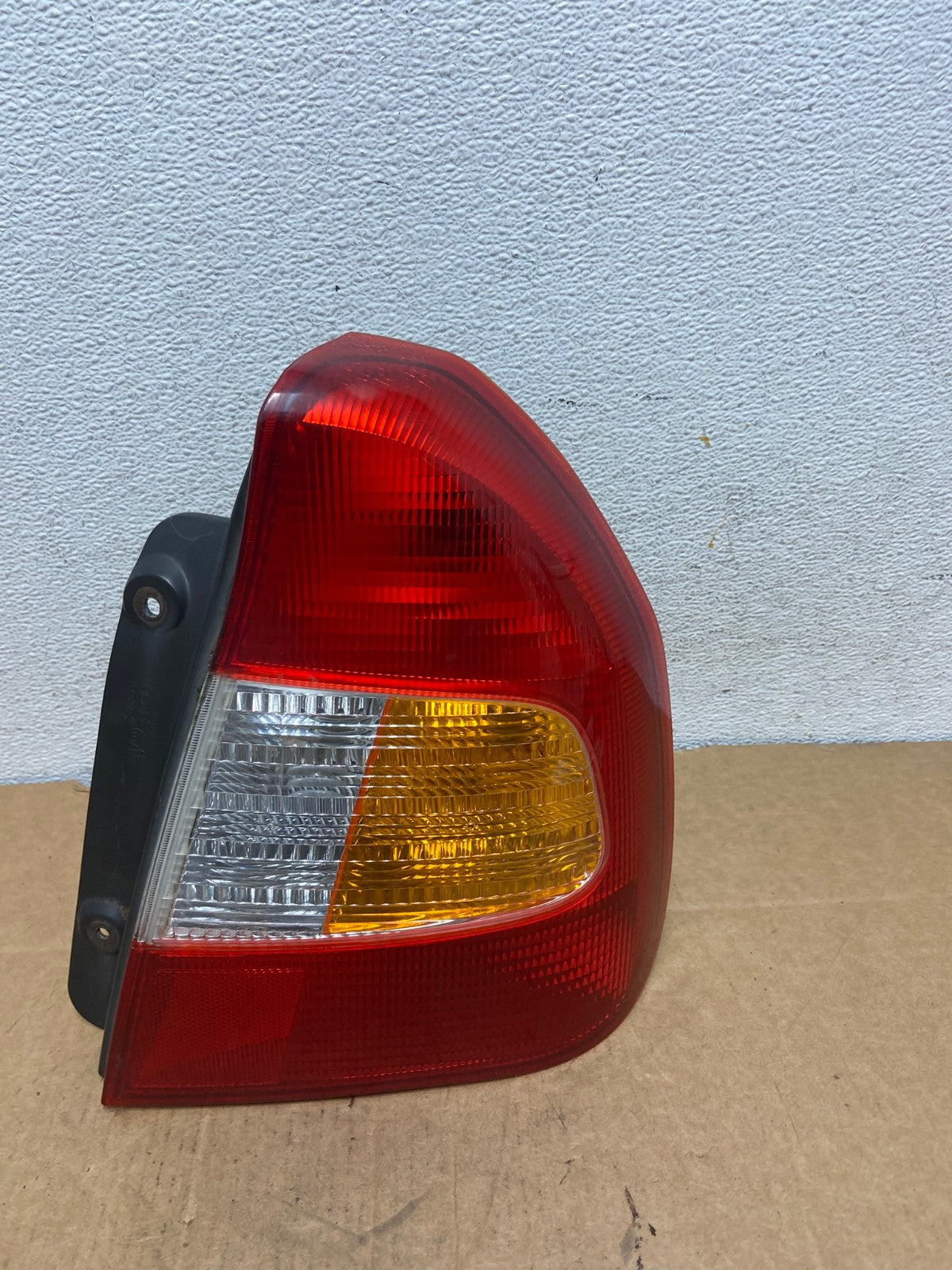 2000-2002 Hyundai Accent Sedan Right Passenger RH Tail Light AD5472 LK0