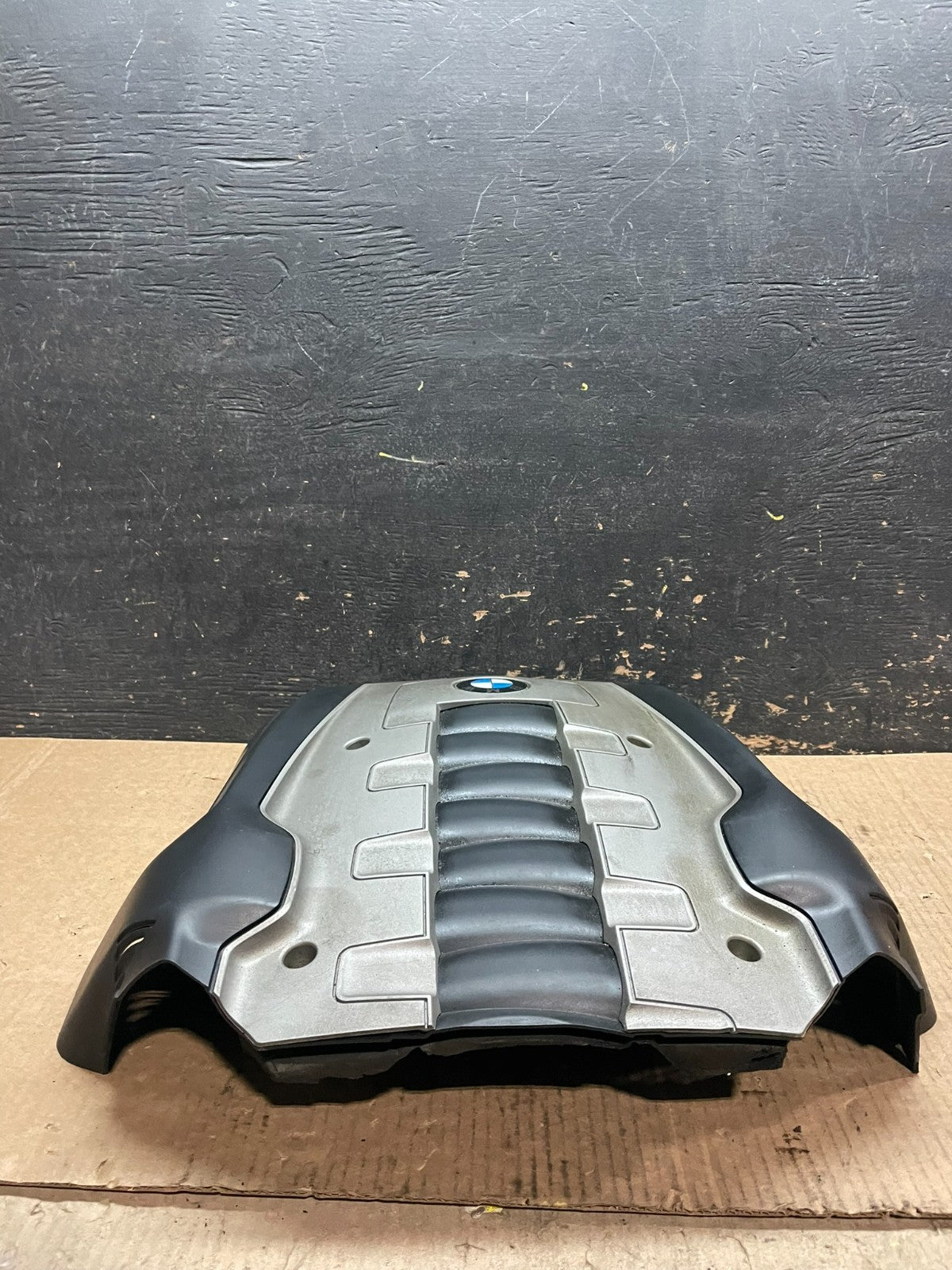 2006 to 2010 BMW 550i 650i 750i Plastic Engine Cover Shield OEM X9715 DG4