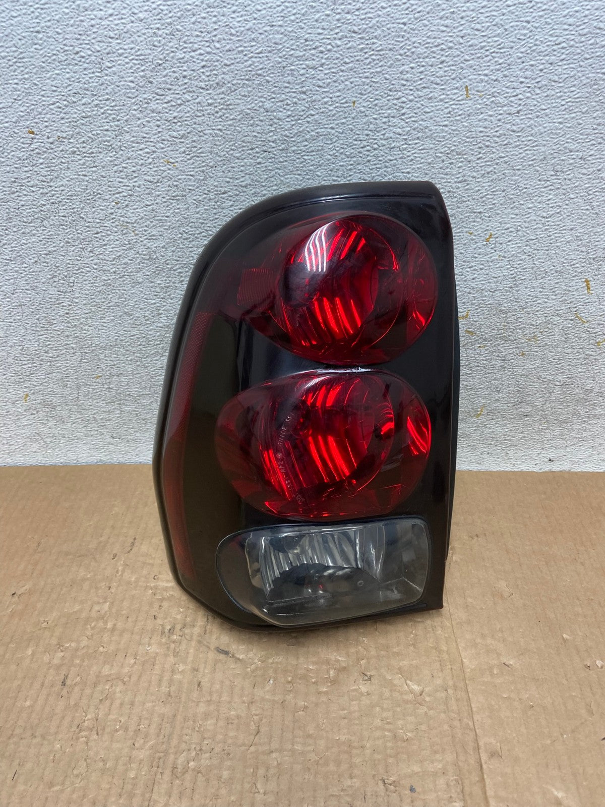 2002 to 2009 Chevrolet Trailblazer Left Driver LH Side Tail Light AI6605 LK0