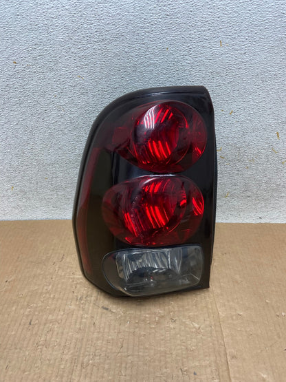 2002 to 2009 Chevrolet Trailblazer Left Driver LH Side Tail Light AI6605 LK0